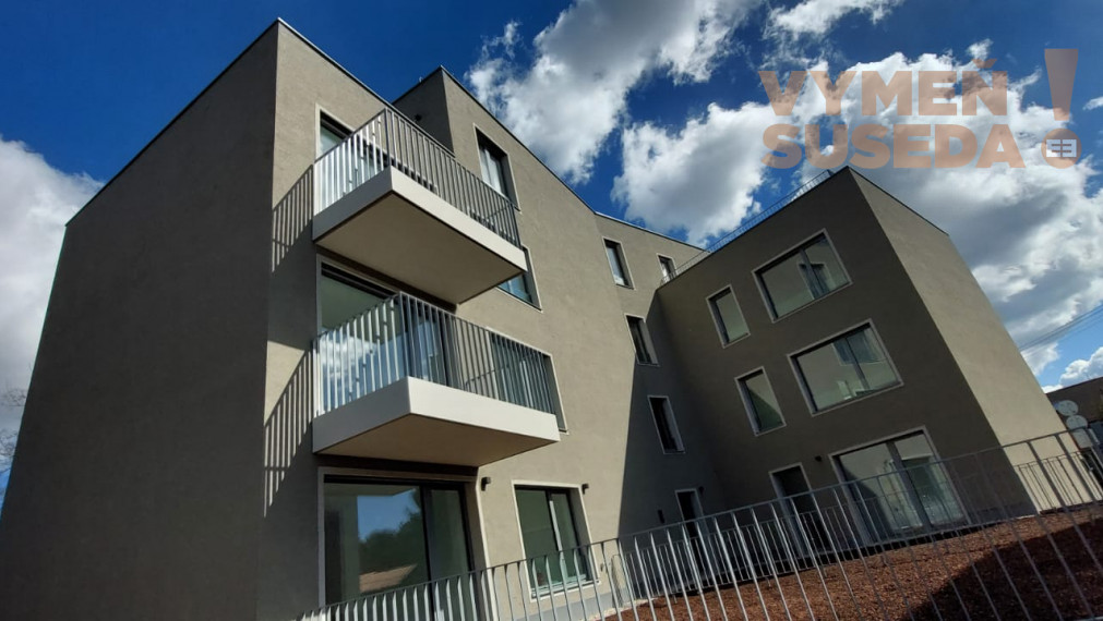 SKOLAUDOVANÁ NOVOSTAVBA v ŠTANDARDE - 2 IZB. BYT S PREDZÁHRADKOU 57,60m2, BA I
