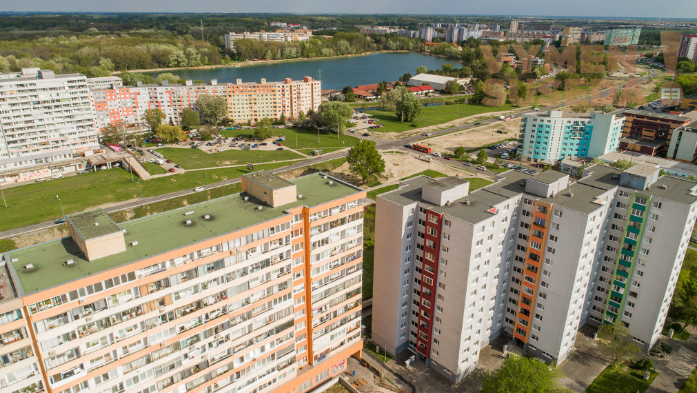 VYMEŇ SUSEDA! – ZREKONŠTRUOVANÝ 4 IZB. BYT S LOGGIOU PETRŽALKA, HOLÍČSKA ul.
