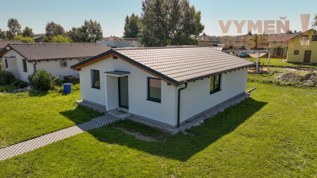 VYMEŇ SUSEDA! – NA PREDAJ VÝNIMOČNÝ 4 IZB. NÍZKOENERGETICKÝ DOM PRI JAZERE VOJKA