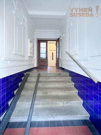 VYMEŇ SUSEDA! – Veľkometrážny 3-izb. byt 97 m2 s loggiou pri Medickej záhrade, Staré Mesto Sasinkova ulica