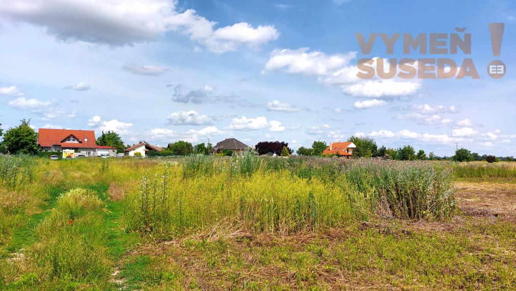 VYMEŇ SUSEDA! - Exkluzívne na predaj pozemok v obci Kalinkovo