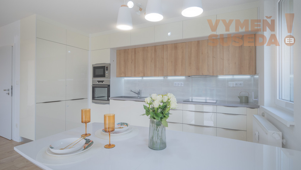 VYMEŇ SUSEDA! – VÝNIMOČNÝ 3 IZB. BYT 94.36m2 , NOVOSTAVBA S PREDZÁHRADKOU 150.00m2, OPOJ, TT.