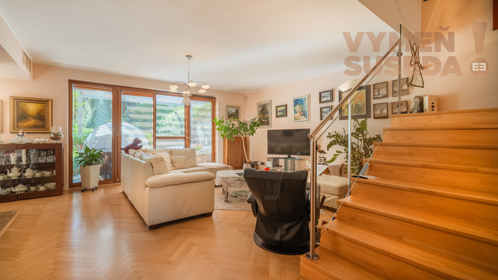 VYMEŇ SUSEDA! – PONÚKAME NA PREDAJ VÝNIMOČNÝ 5 IZBOVÝ RODINNÝ DOM, STUPAVA.