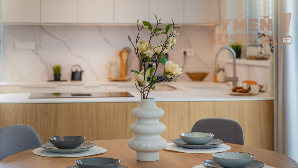 VYMEŇ SUSEDA! - Výnimočný, 4 izb. byt s terasou, vysokými stropmi, pozemkom, zariadený vo vysokom štandarde, NOVOSTAVBA, LOZORNO.