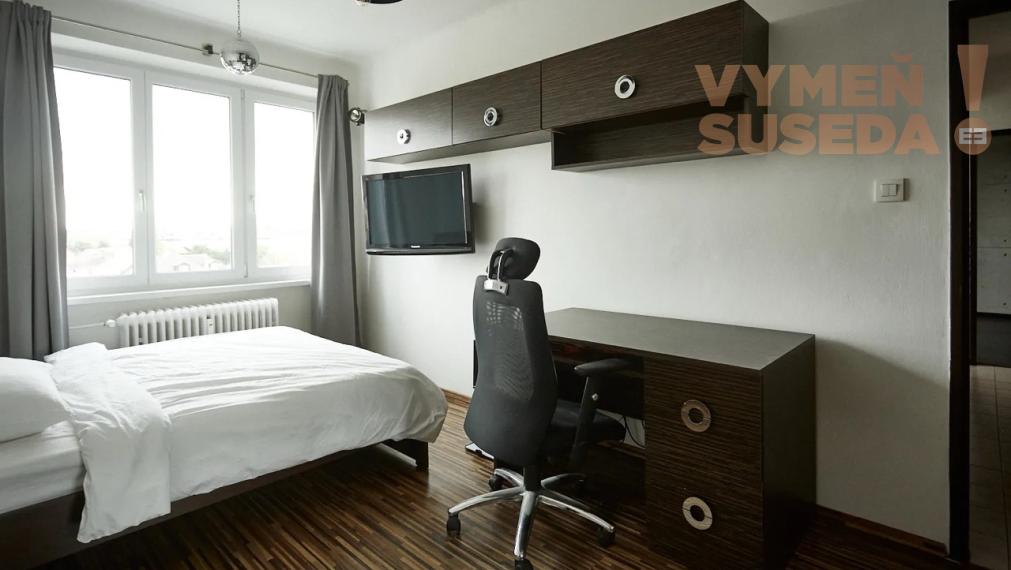 VYMEŇ SUSEDA! – VÝNIMOČNÝ 2 IZB. ZARIADENÝ BYT S BALKÓNOM, HÁLKOVA, BA III, NOVÉ MESTO,