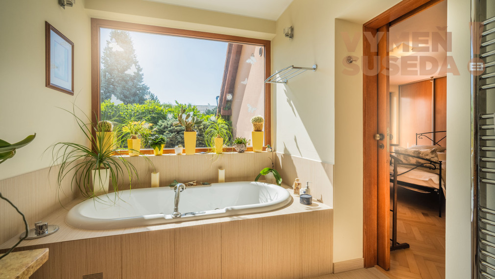 VYMEŇ SUSEDA! – PONÚKAME NA PREDAJ VÝNIMOČNÝ 5 IZBOVÝ RODINNÝ DOM, STUPAVA.