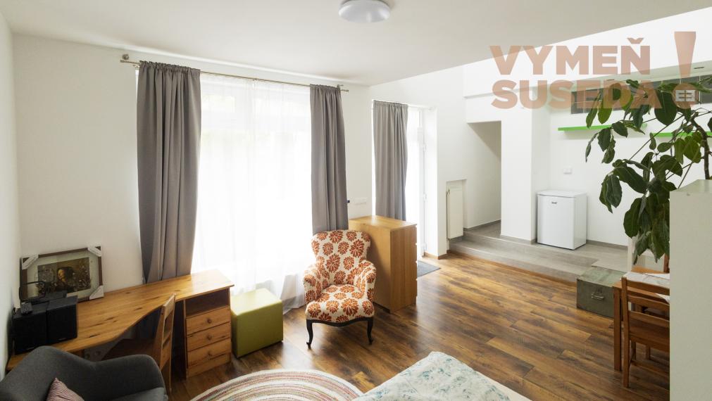 VYMEŇ SUSEDA! - VÝNIMOČNÝ  1 IZB. BYT S TERASOU A PREDZÁHRADKOU, DNV, BA IV