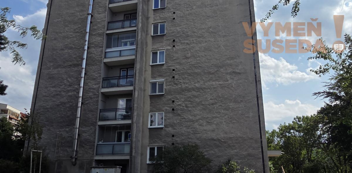 VYMEŇ SUSEDA! – Predaj exkluzívneho 4-izbového bytu s dvomi loggiami pri Hradnom kopci, Staré Mesto