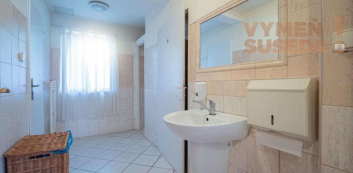 VYMEŇ SUSEDA!  - Komerčná budova na predaj ulica Zátišie v blízkosti Kuchajdy a nákupného centra BA III.