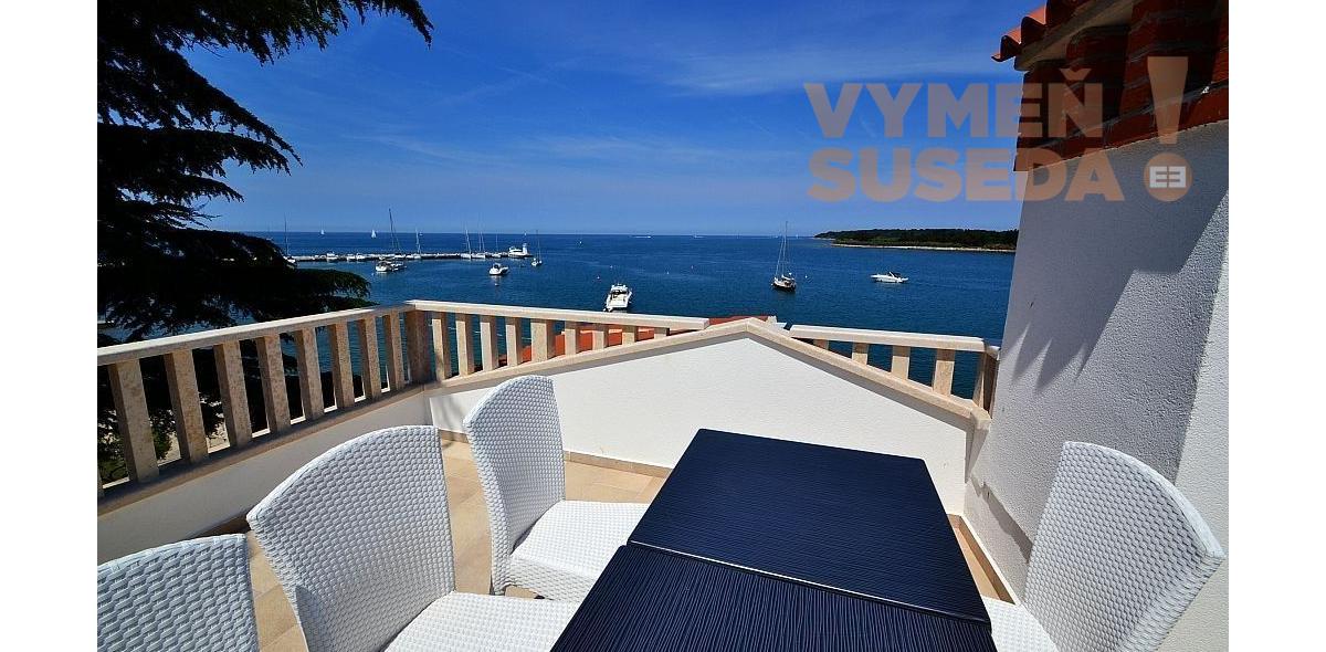 ESTATE INVEST - Na predaj krásna vila priamo pri mori, Chorvátsko Novigrad