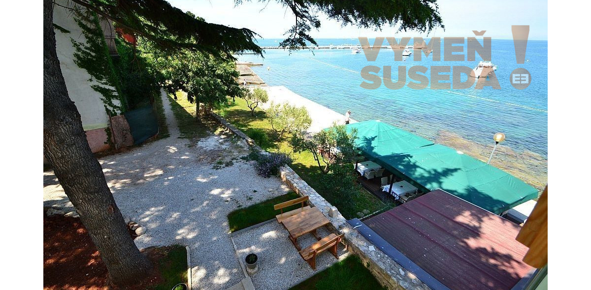 ESTATE INVEST - Na predaj krásna vila priamo pri mori, Chorvátsko Novigrad