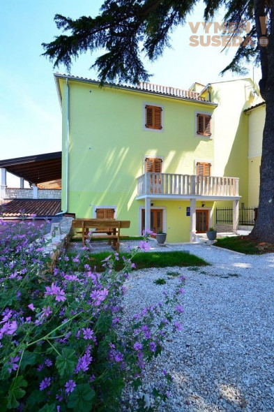 ESTATE INVEST - Na predaj krásna vila priamo pri mori, Chorvátsko Novigrad