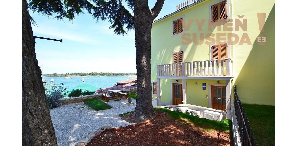 ESTATE INVEST - Na predaj krásna vila priamo pri mori, Chorvátsko Novigrad