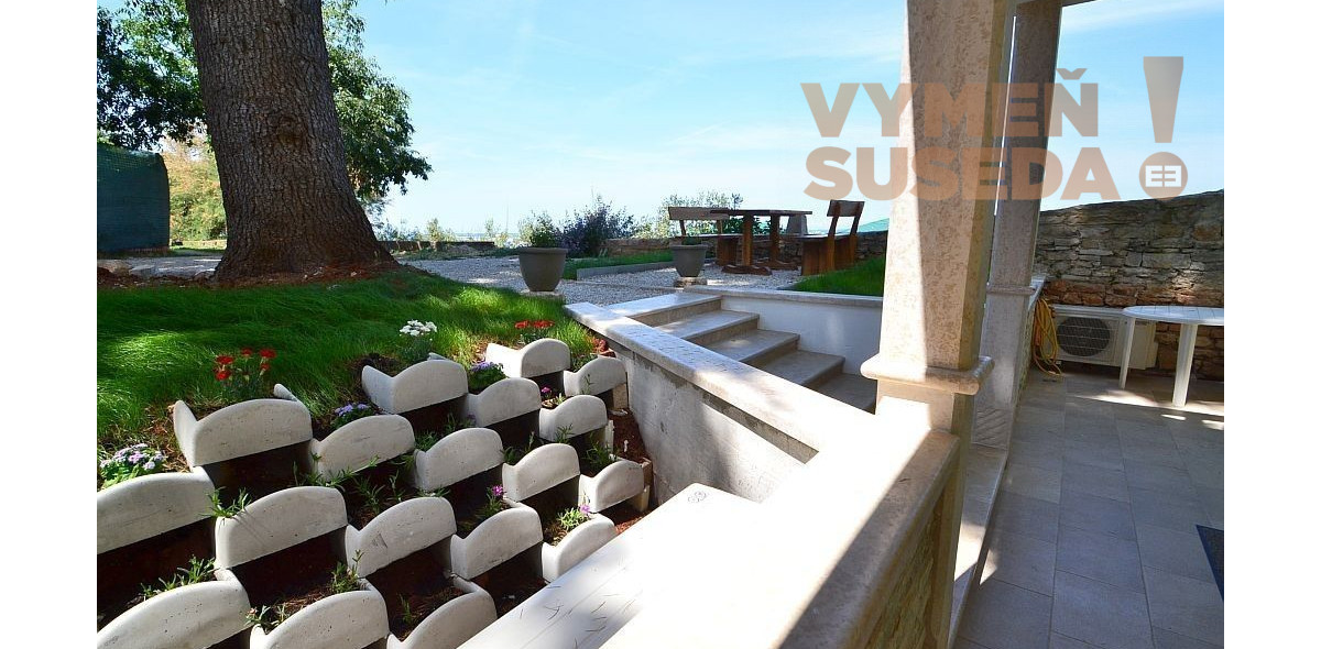 ESTATE INVEST - Na predaj krásna vila priamo pri mori, Chorvátsko Novigrad