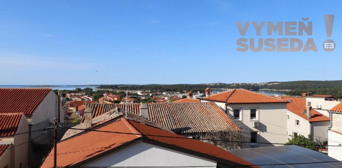 ESTATE INVEST - Na predaj tri apartmánové domy na jednej ulici priamo v centre mesta Medulin, Chorvátsko