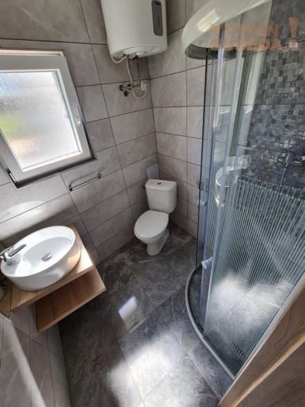 ESTATE INVEST - Na predaj tri apartmánové domy na jednej ulici priamo v centre mesta Medulin, Chorvátsko