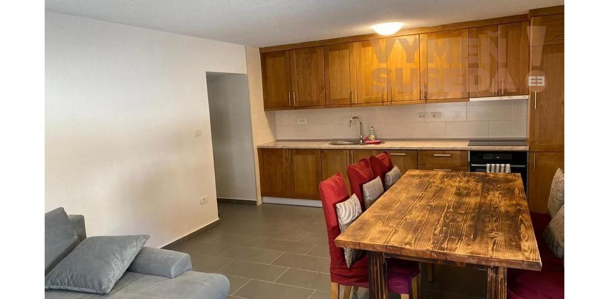 ESTATE INVEST - Na predaj tri apartmánové domy na jednej ulici priamo v centre mesta Medulin, Chorvátsko