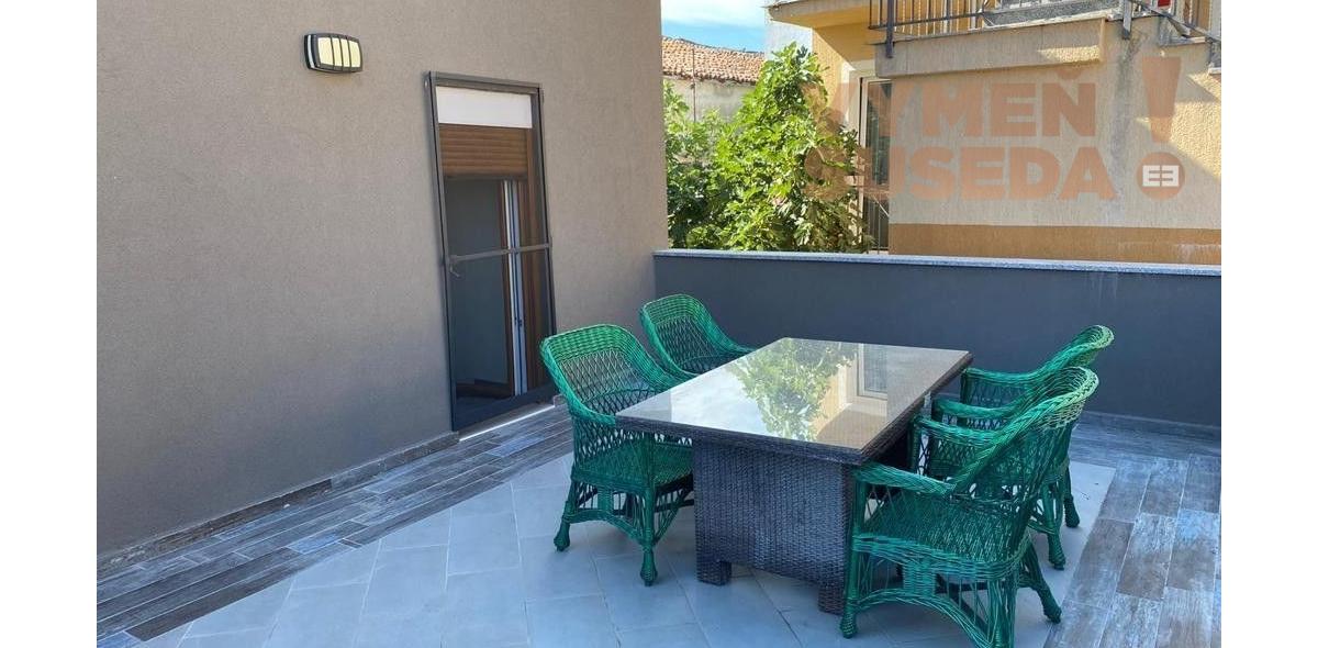 ESTATE INVEST - Na predaj tri apartmánové domy na jednej ulici priamo v centre mesta Medulin, Chorvátsko