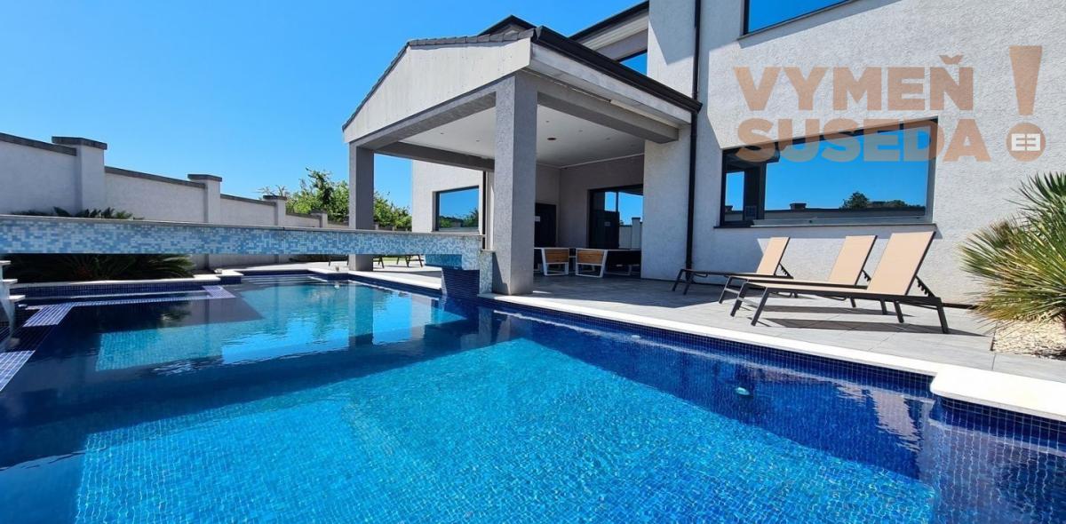 ESTATE INVEST - Na predaj rodinná vila s krásnym pozemkom, Chorvátsko - oblasť Medulin