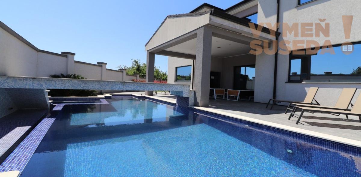 ESTATE INVEST - Na predaj rodinná vila s krásnym pozemkom, Chorvátsko - oblasť Medulin