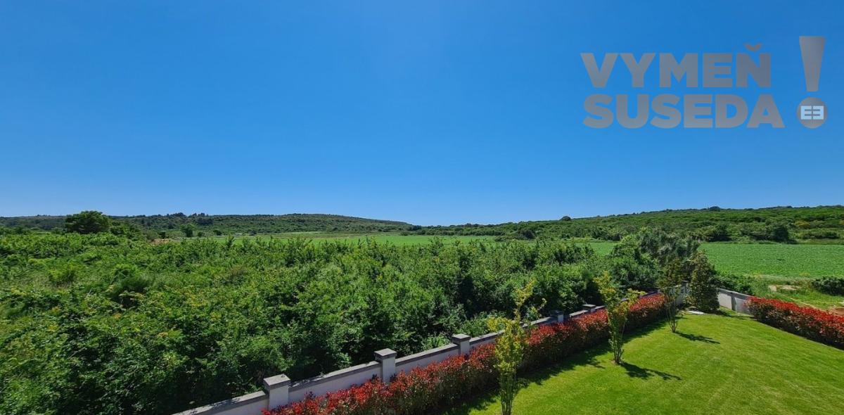 ESTATE INVEST - Na predaj rodinná vila s krásnym pozemkom, Chorvátsko - oblasť Medulin