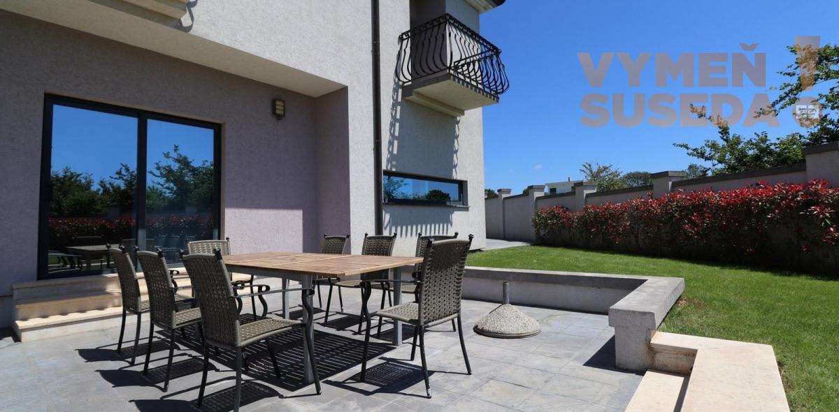 ESTATE INVEST - Na predaj rodinná vila s krásnym pozemkom, Chorvátsko - oblasť Medulin