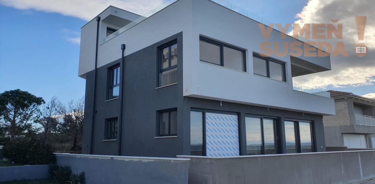 ESTATE INVEST - NOVINKA - ÚPLNE NOVÁ VILA PRIAMO PRI MORI