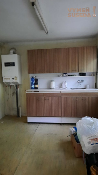 VYMEŇ SUSEDA! - ZNÍŽENÁ CENA!! Na predaj starší RD v Piešťanoch časť - Kocurice