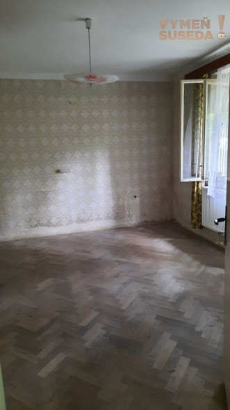 VYMEŇ SUSEDA! - ZNÍŽENÁ CENA!! Na predaj starší RD v Piešťanoch časť - Kocurice