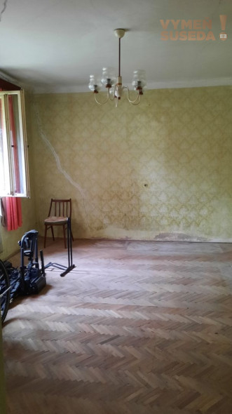 VYMEŇ SUSEDA! - ZNÍŽENÁ CENA!! Na predaj starší RD v Piešťanoch časť - Kocurice