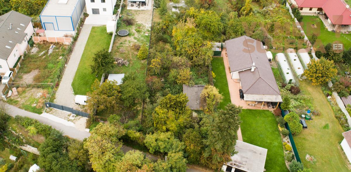 PREDANÉ – Na predaj veľký stavebný pozemok o výmere 900m2 v Ružinove