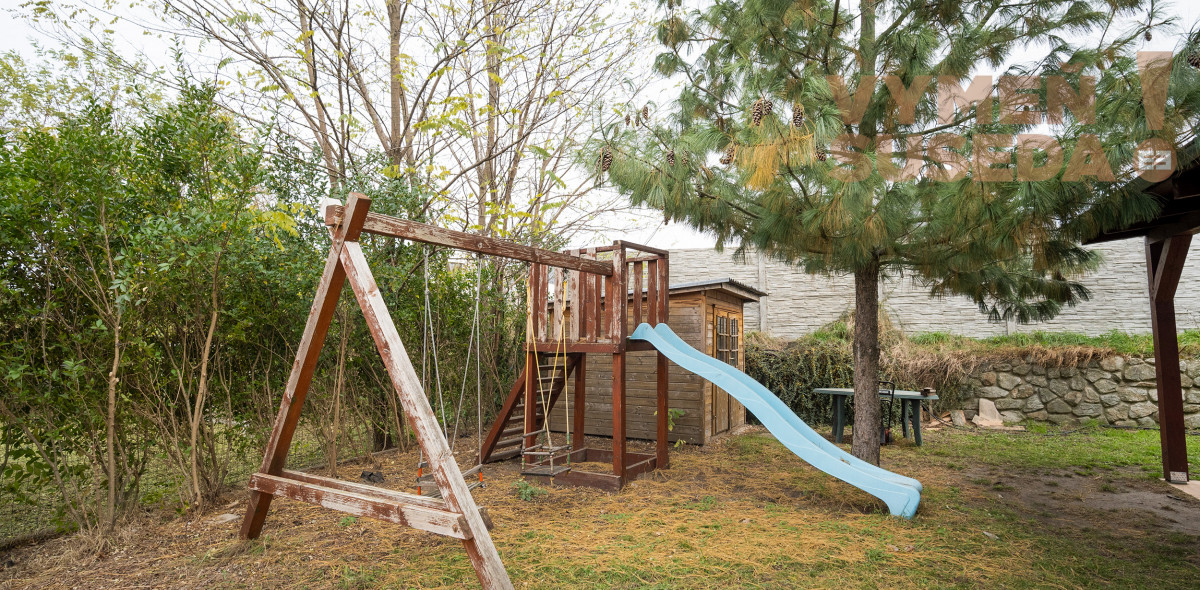 PREDANÉ - VÝNIMOČNÝ 5 IZB. RODINNÝ DOM V TICHEJ LOKALITE, STUPAVA