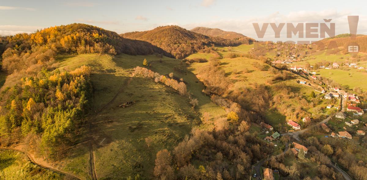 VYMEŇ SUSEDA! – Veľký stavebný pozemok s úžasným výhľadom o výmere 3045 m2 pri meste Banská Štiavnica