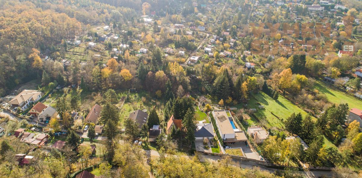 VYMEŇ SUSEDA! – Výnimočný Pozemok, BA IV ZÁHORSKA BYSTRICA 1638m2 priamo pri lese.