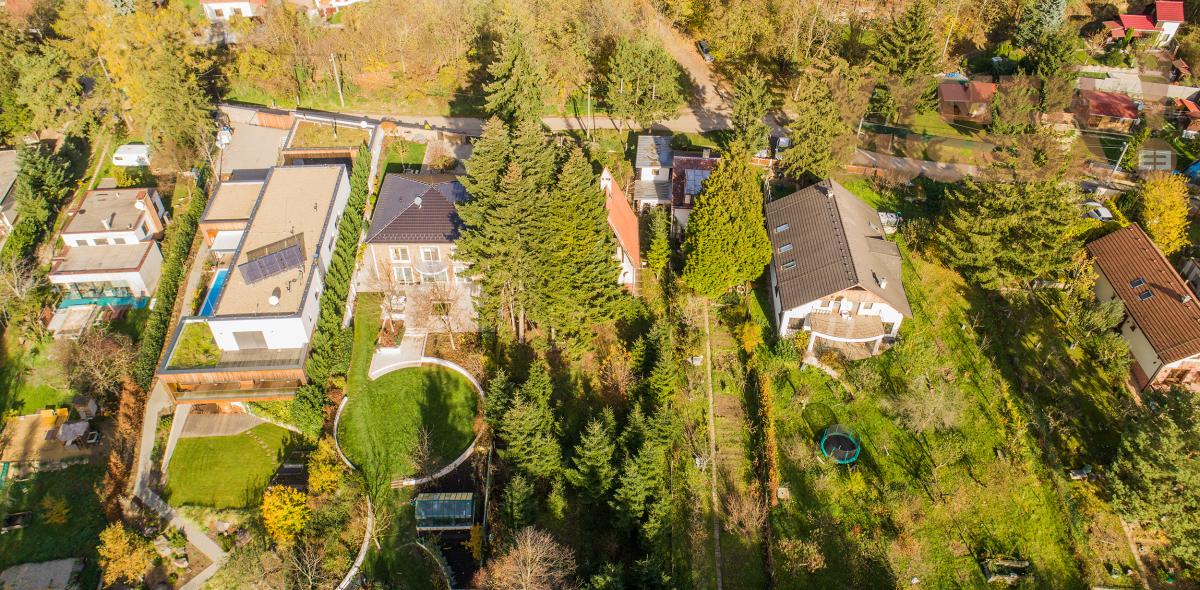 VYMEŇ SUSEDA! – Výnimočný Pozemok, BA IV ZÁHORSKA BYSTRICA 1638m2 priamo pri lese.