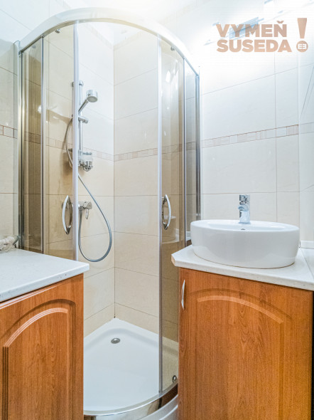 PREDANÉ - VÝNIMOČNÝ 4 IZB. BYT S DVOMI LOGGIAMI, VYHĽADÁVANÁ LOKALITA, BA III, ČSL.Parašutistov.