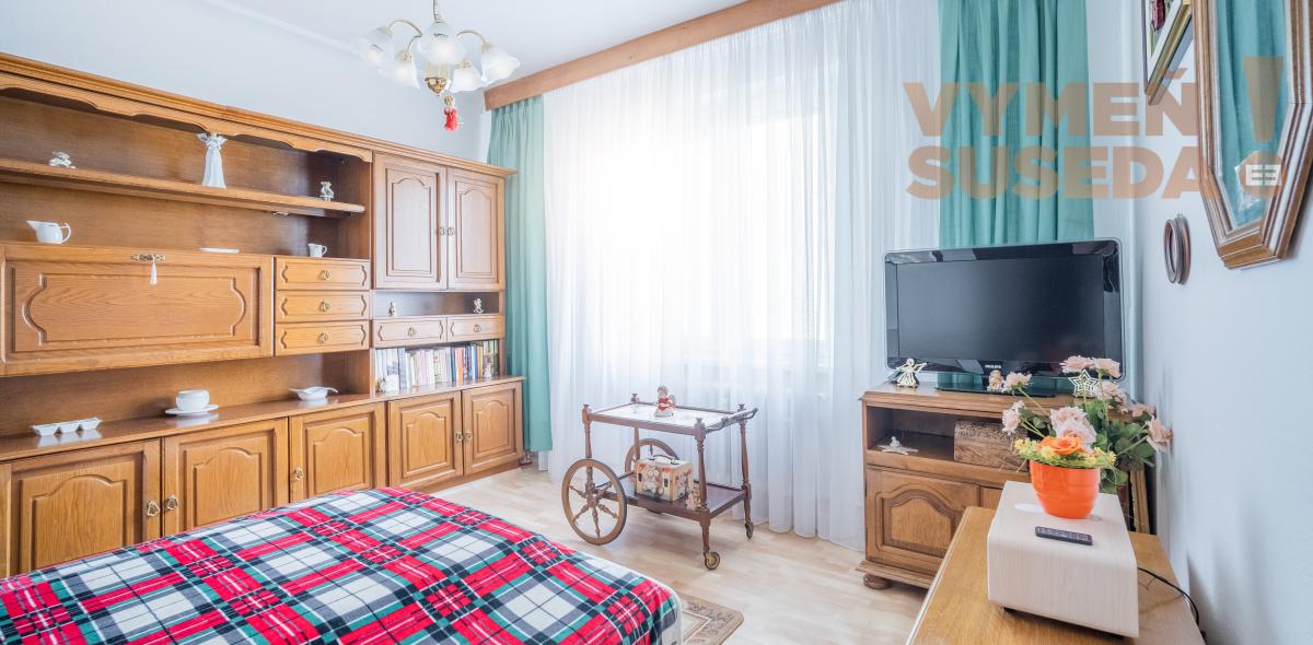 PREDANÉ - VÝNIMOČNÝ 4 IZB. BYT S DVOMI LOGGIAMI, VYHĽADÁVANÁ LOKALITA, BA III, ČSL.Parašutistov.