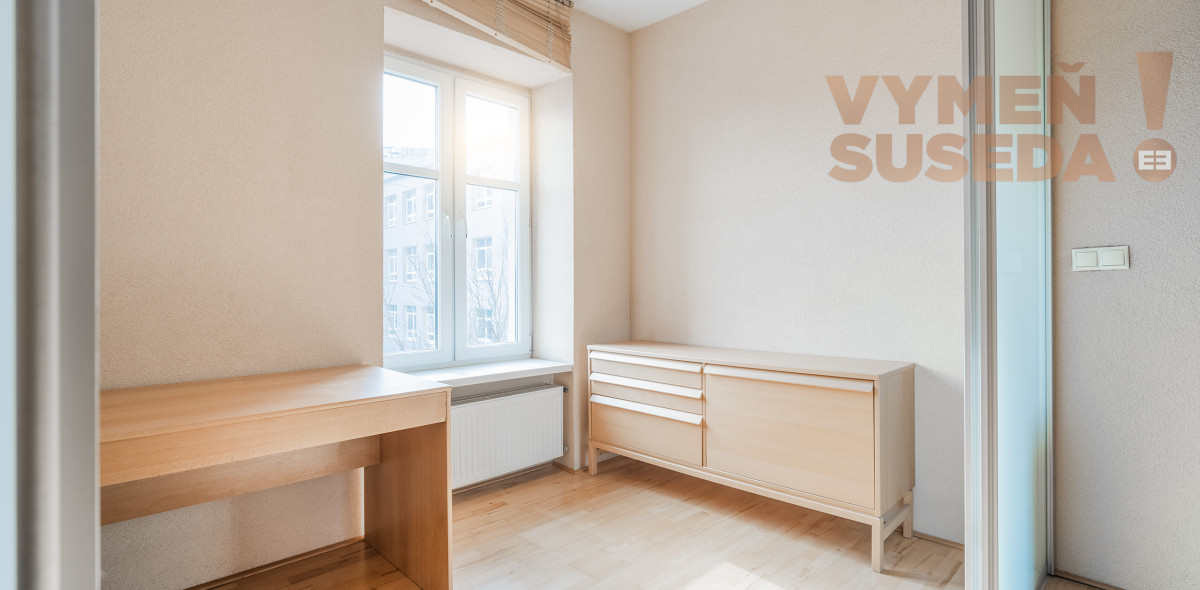 VYMEŇ SUSEDA! - VÝNIMOČNÝ TEHLOVÝ 2 IZB. BYT v úplnom centre Starého mesta, Vazovova ulica.