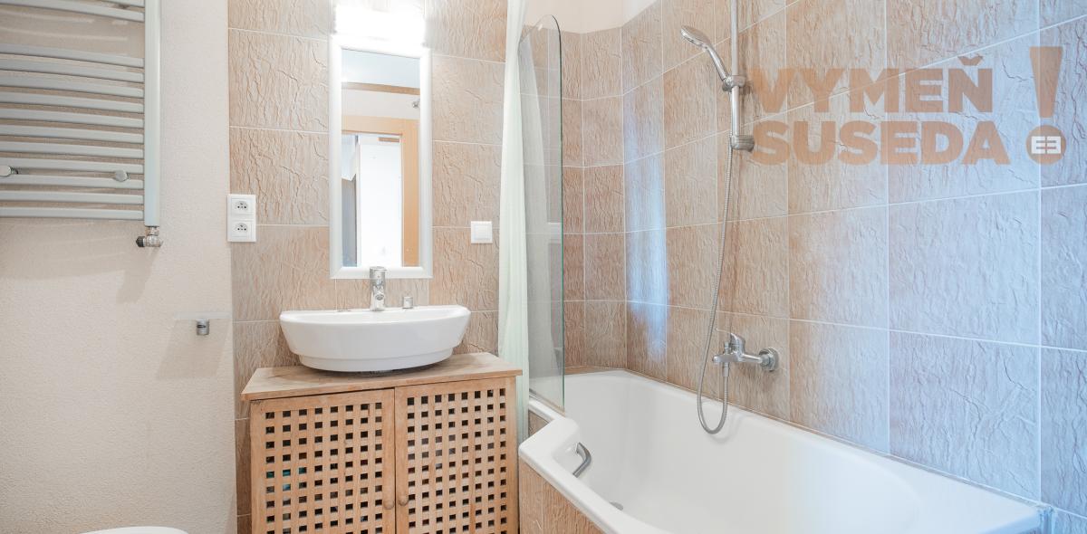 VYMEŇ SUSEDA! - VÝNIMOČNÝ TEHLOVÝ 2 IZB. BYT v úplnom centre Starého mesta, Vazovova ulica.