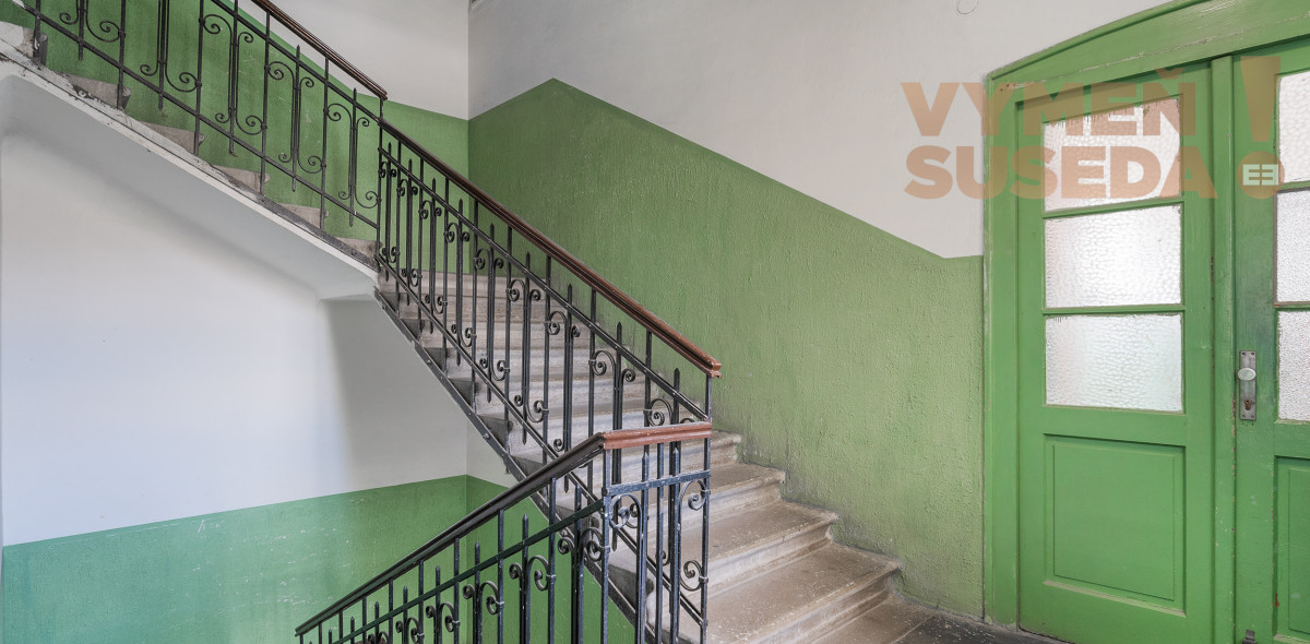 VYMEŇ SUSEDA! - VÝNIMOČNÝ TEHLOVÝ 2 IZB. BYT v úplnom centre Starého mesta, Vazovova ulica.