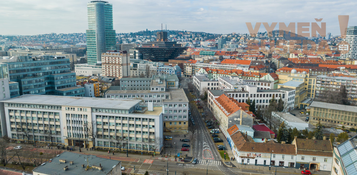 VYMEŇ SUSEDA! - VÝNIMOČNÝ TEHLOVÝ 2 IZB. BYT v úplnom centre Starého mesta, Vazovova ulica.