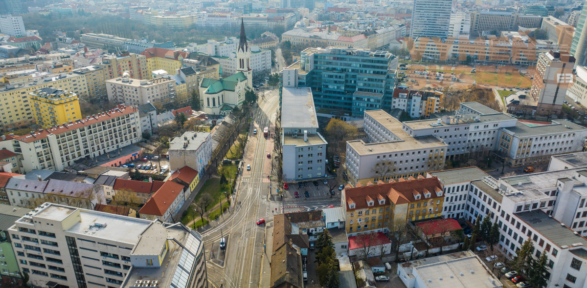 VYMEŇ SUSEDA! - VÝNIMOČNÝ TEHLOVÝ 2 IZB. BYT v úplnom centre Starého mesta, Vazovova ulica.