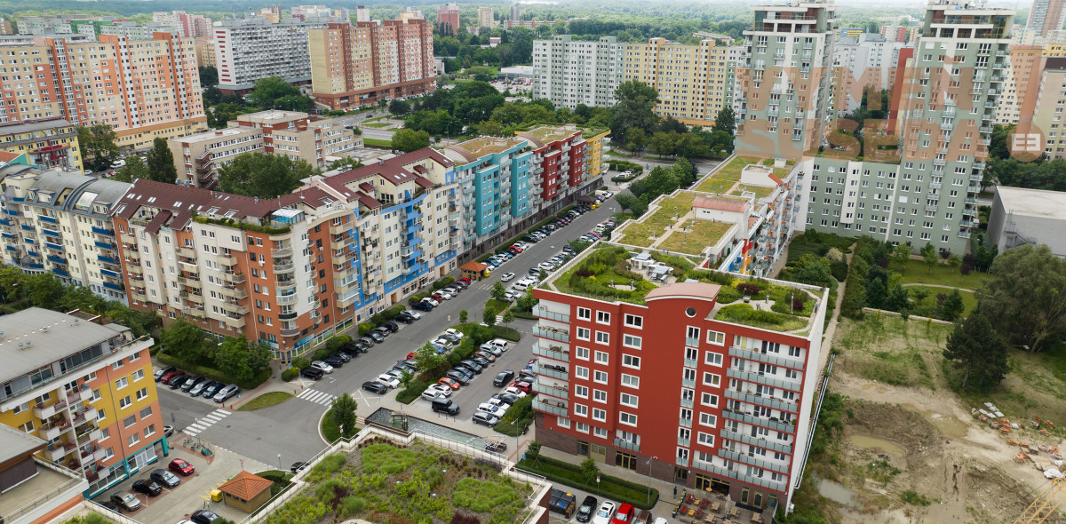 PRENAJATÉ - Výnimočný 4 izb. byt s terasou s krbom a parkovaním, s úžasným výhľadom na Bratislavu, Lužná ul., BA V.