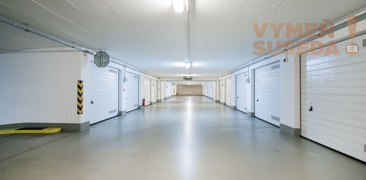 PRENAJATÉ - Výnimočný 4 izb. byt s terasou s krbom a parkovaním, s úžasným výhľadom na Bratislavu, Lužná ul., BA V.