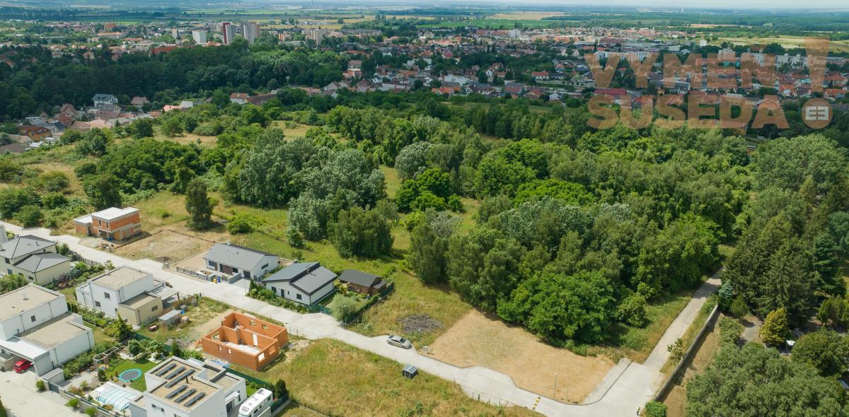 PREDANÉ – Výnimočný stavebný pozemok na upätí Malých Karpát, Stupava