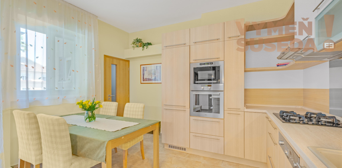 PREDANÉ – Unikátny veľkometrážny 2 izb. byt 84m2 s balkónom a loggiou, Staré Mesto Koreničova ulica - PALISÁDY