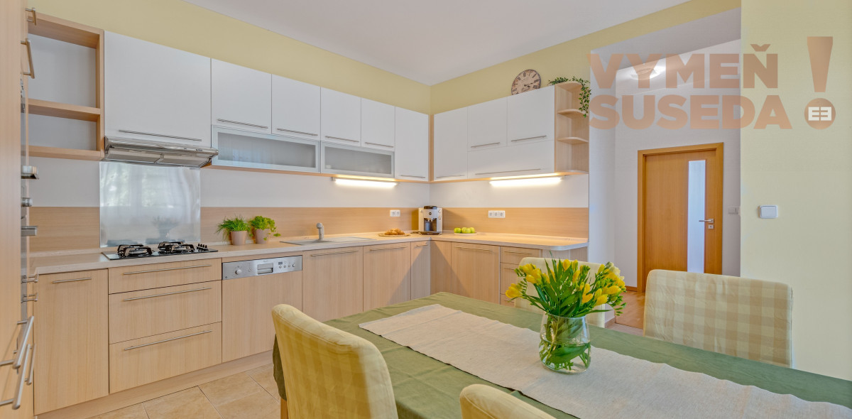 PREDANÉ – Unikátny veľkometrážny 2 izb. byt 84m2 s balkónom a loggiou, Staré Mesto Koreničova ulica - PALISÁDY