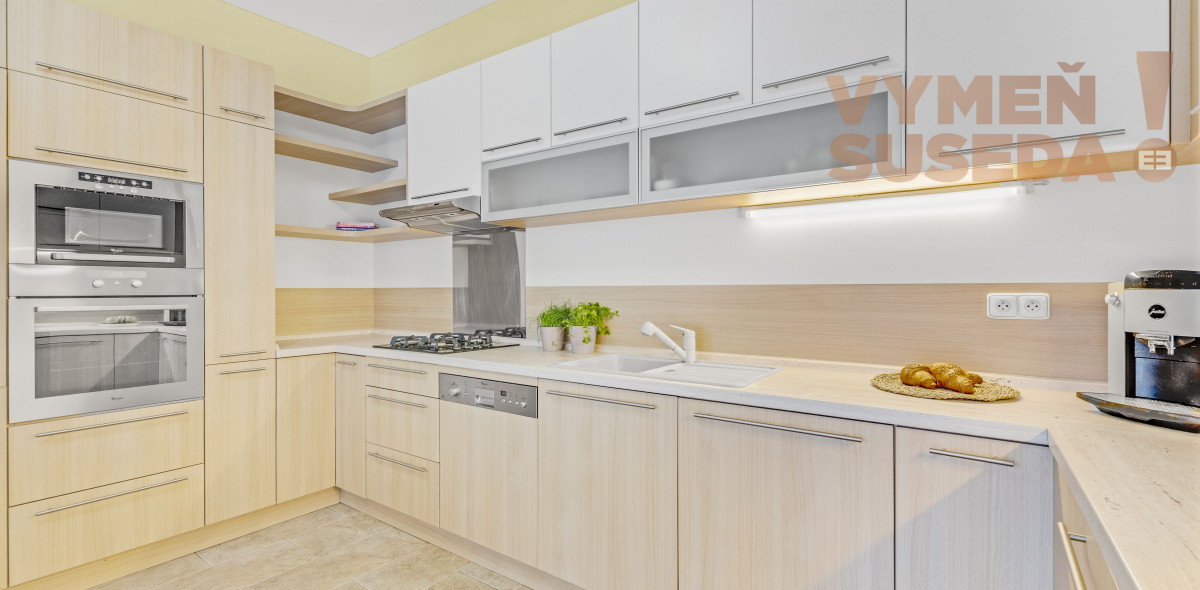 PREDANÉ – Unikátny veľkometrážny 2 izb. byt 84m2 s balkónom a loggiou, Staré Mesto Koreničova ulica - PALISÁDY