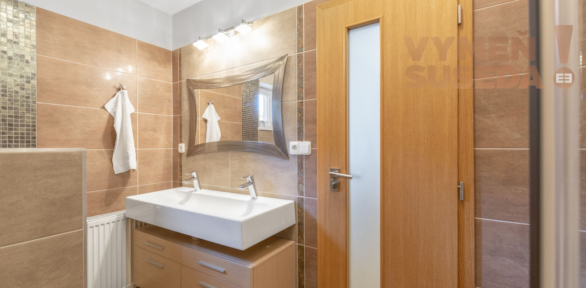 PREDANÉ – Unikátny veľkometrážny 2 izb. byt 84m2 s balkónom a loggiou, Staré Mesto Koreničova ulica - PALISÁDY