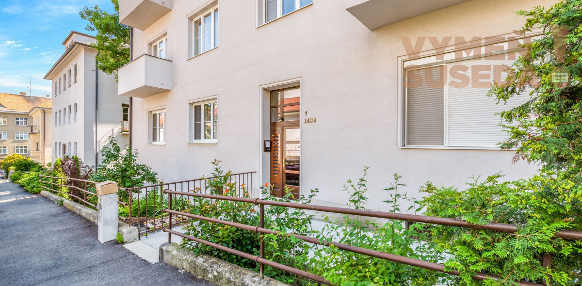 PREDANÉ – Unikátny veľkometrážny 2 izb. byt 84m2 s balkónom a loggiou, Staré Mesto Koreničova ulica - PALISÁDY